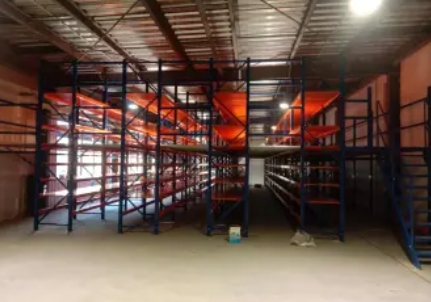 高价回收大量仓库货架